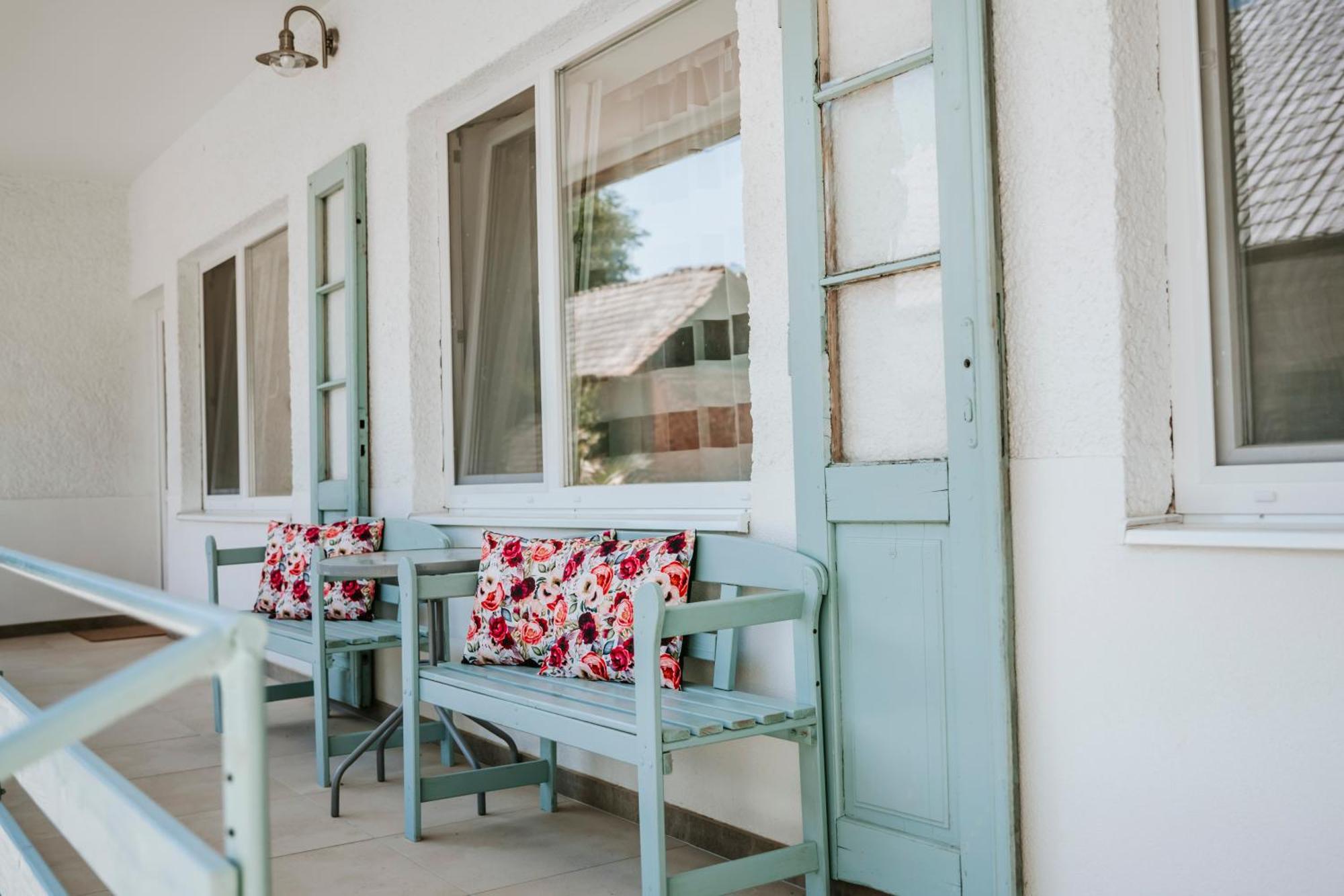 Ako Doma Hotel Poltar Exterior photo